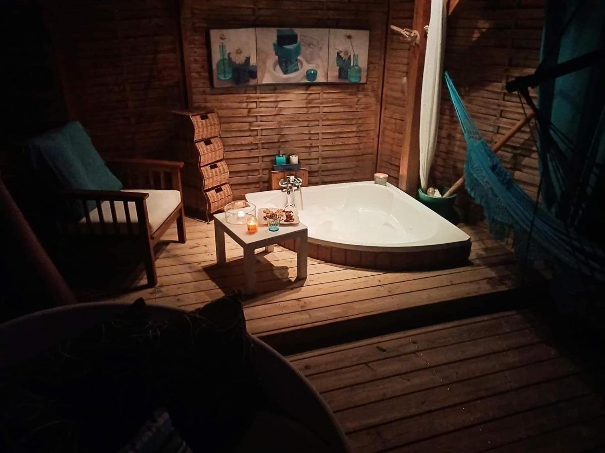 Ali-Nais Location Bed & Breakfast Deshaies Eksteriør bilde