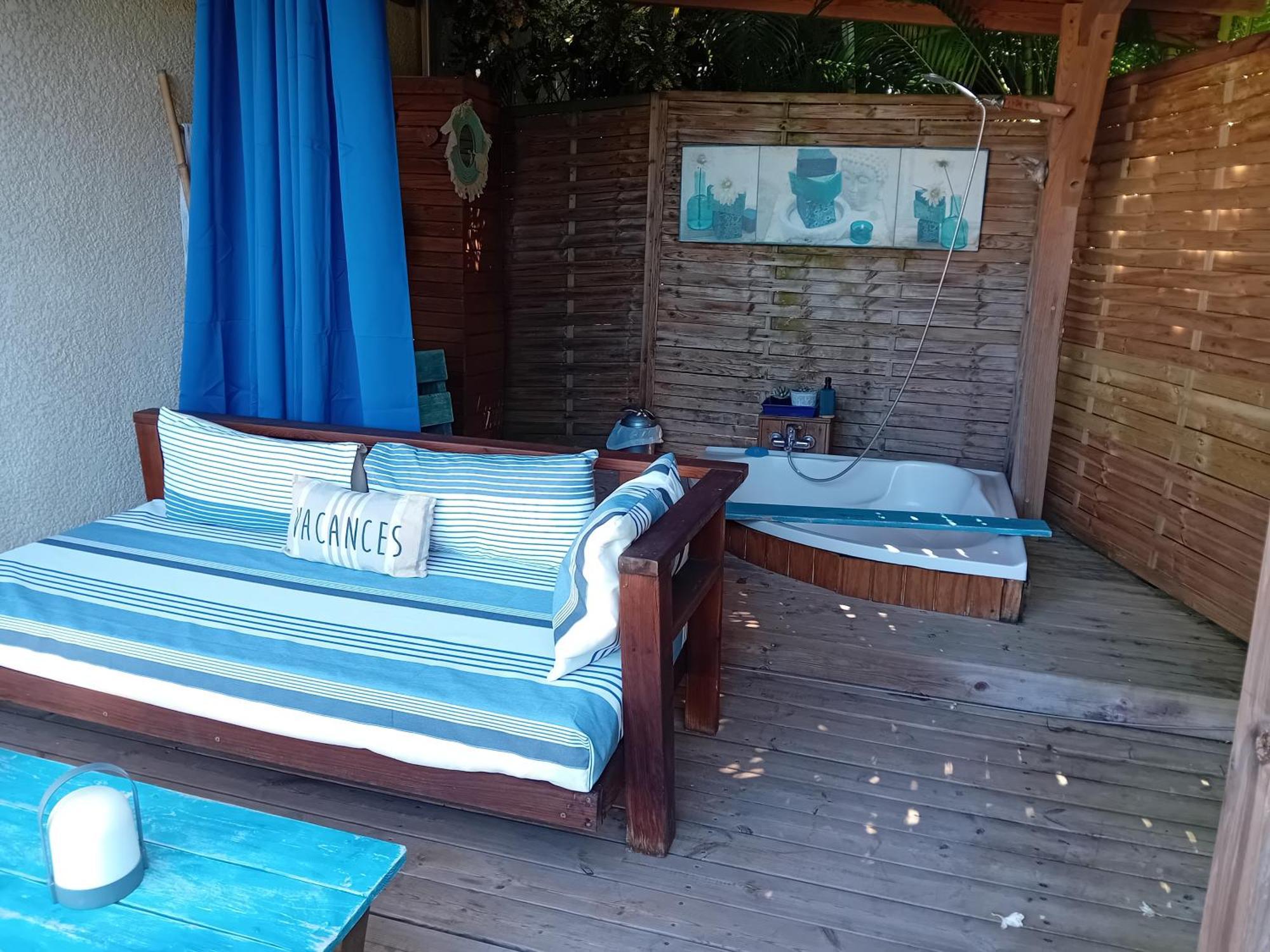Ali-Nais Location Bed & Breakfast Deshaies Eksteriør bilde