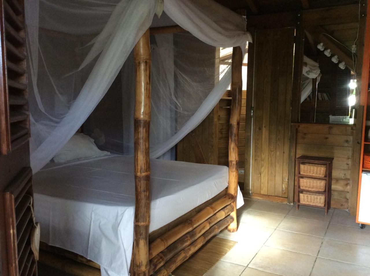 Ali-Nais Location Bed & Breakfast Deshaies Eksteriør bilde